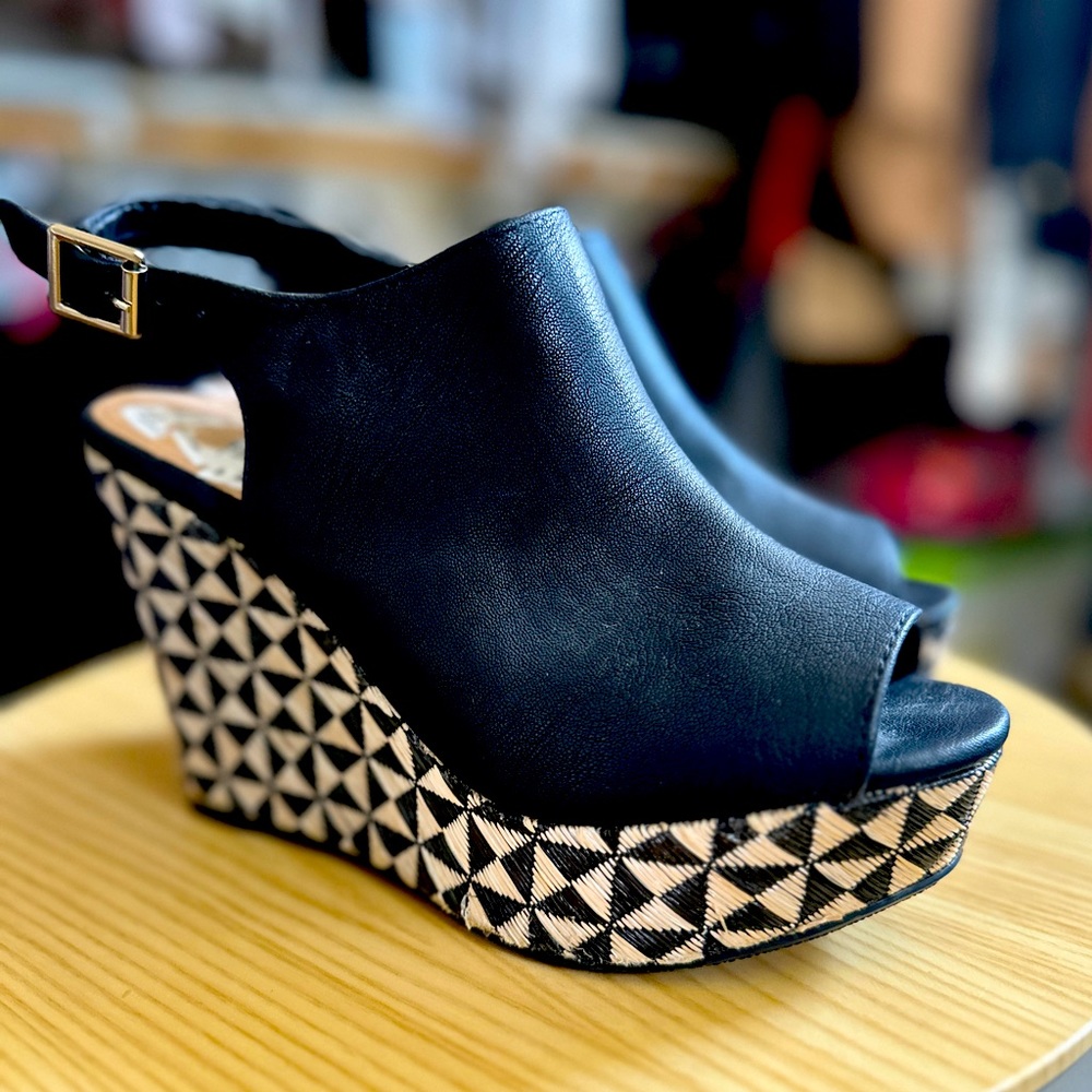 Black wedge shoes